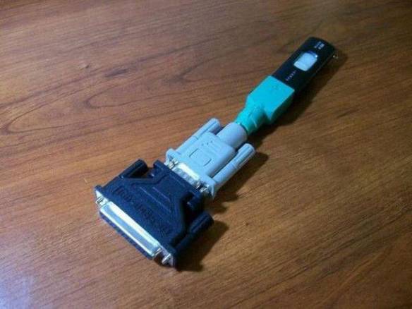 Imagem engraçada Gambiarra USB no iPiadas