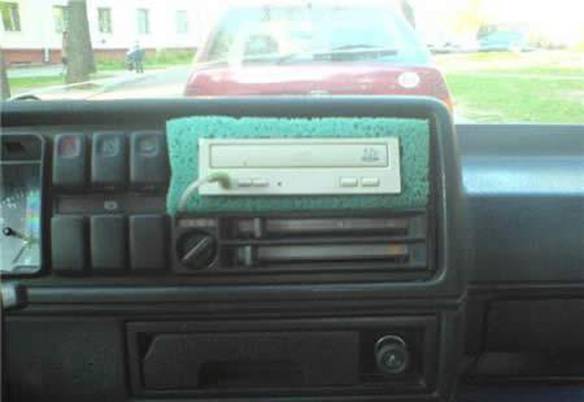 Imagem engraçada Carro com CD Player no iPiadas