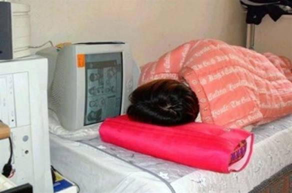 Imagem engraçada Dormindo com o PC no iPiadas