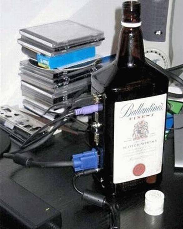 Imagem engraçada Computador Garrafa no iPiadas