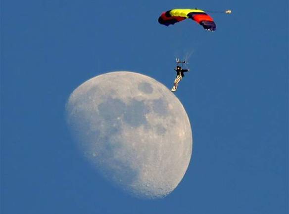 Imagem engraçada Pousando na Lua no iPiadas