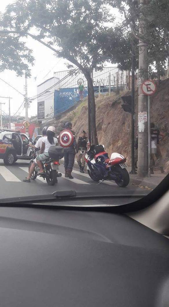 Imagem engraçada Agora Complicou Pro Capitão no iPiadas
