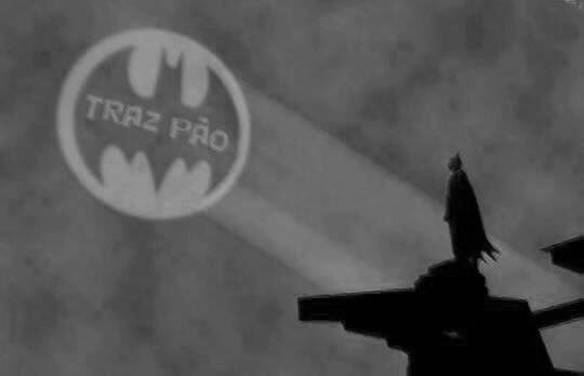 Imagem engraçada Mãe Mandando Bat-sinal no iPiadas