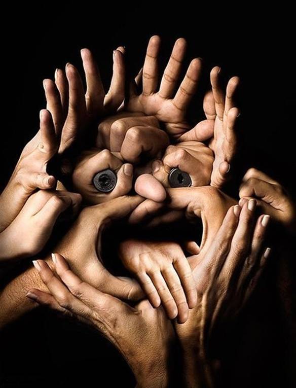 Imagem engraçada Rosto e Mãos no iPiadas