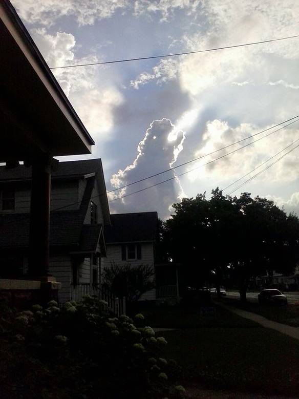 Imagem engraçada Nuvemzilla no iPiadas