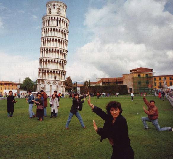 Imagem engraçada Pose Comum em Pisa no iPiadas