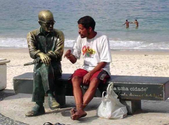 Imagem engraçada Como Me Sinto Quando Só Eu Puxo Assunto no iPiadas