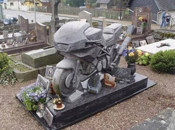 Imagem engraçada Moto Sepultura no iPiadas