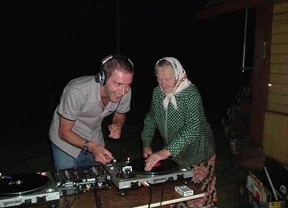 Imagem engraçada Vovó DJ no iPiadas