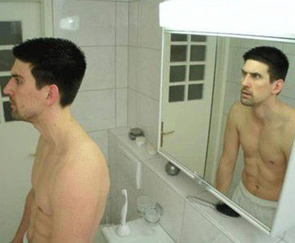 Imagem engraçada Dando as Costas no iPiadas