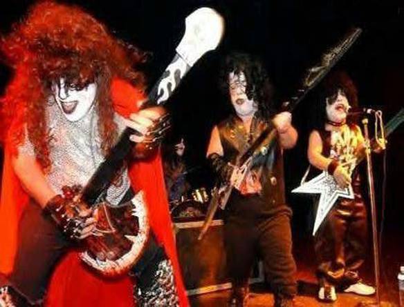 Imagem engraçada Mini Kiss no iPiadas
