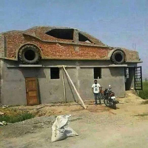 Imagem engraçada Queria Uma Casa e Um Carro, Mas Só Tinha Dinheiro Pra Um no iPiadas