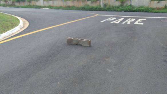 Imagem engraçada Bloquearam a Pista, Não Vou Poder Ir Trabalhar no iPiadas