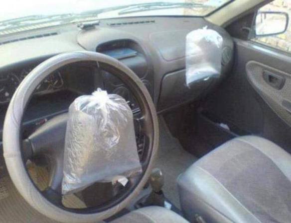 Imagem engraçada Vendo Carro Com Airbag no iPiadas